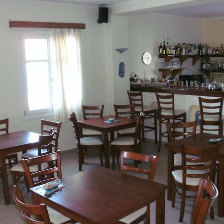 Mike Hotel Агиали Екстериор снимка