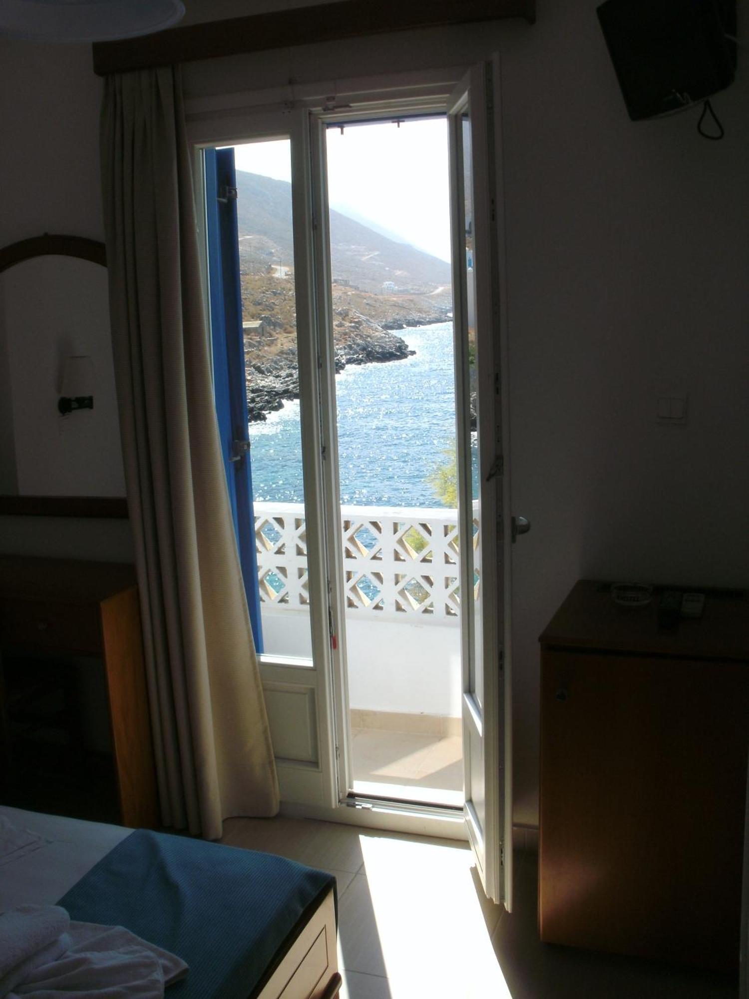 Mike Hotel Агиали Екстериор снимка