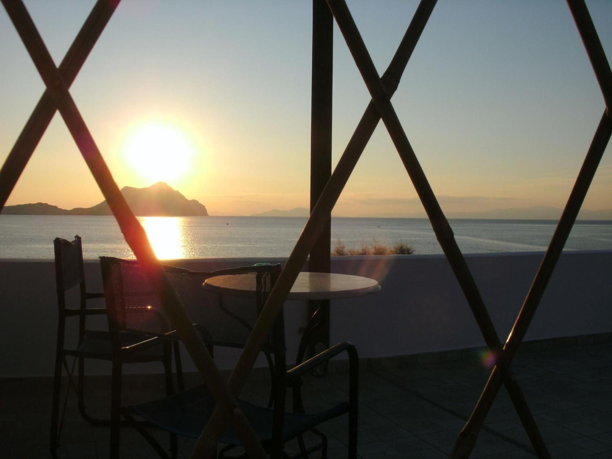 Mike Hotel Агиали Екстериор снимка