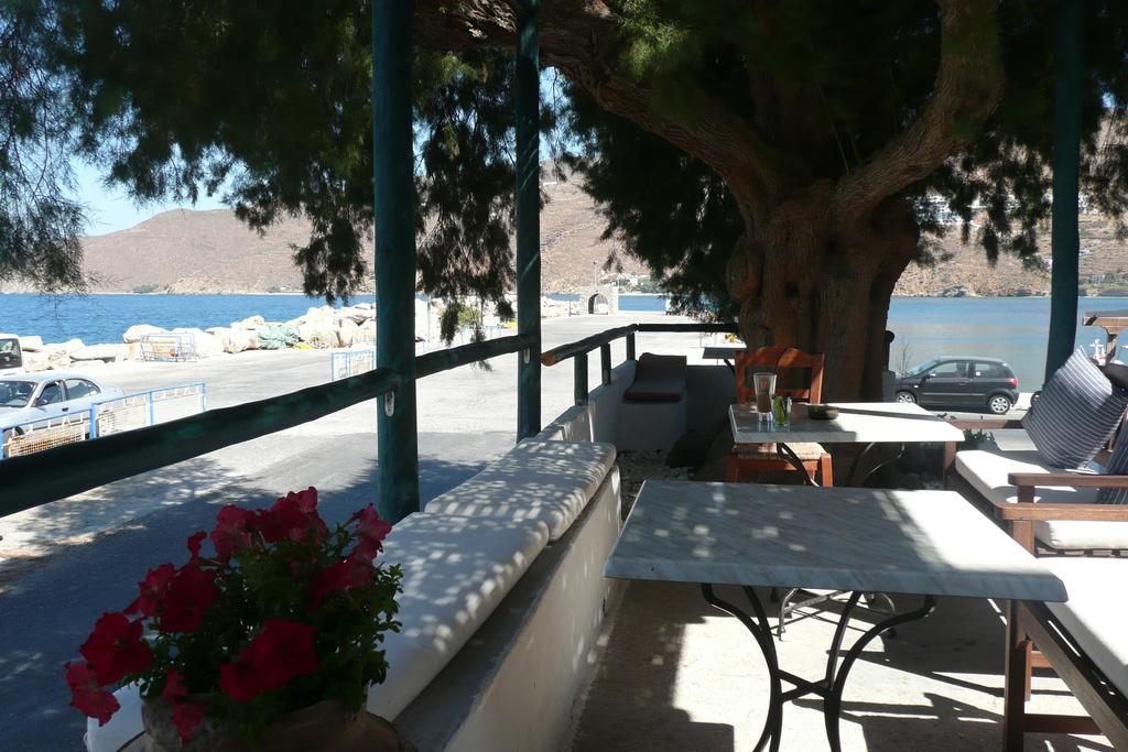 Mike Hotel Агиали Екстериор снимка